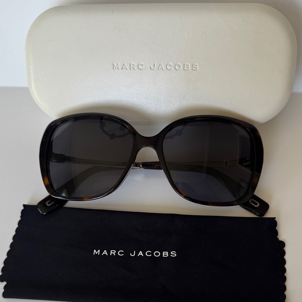 Marc Jacobs Tortoiseshell Sunglasses in Havana